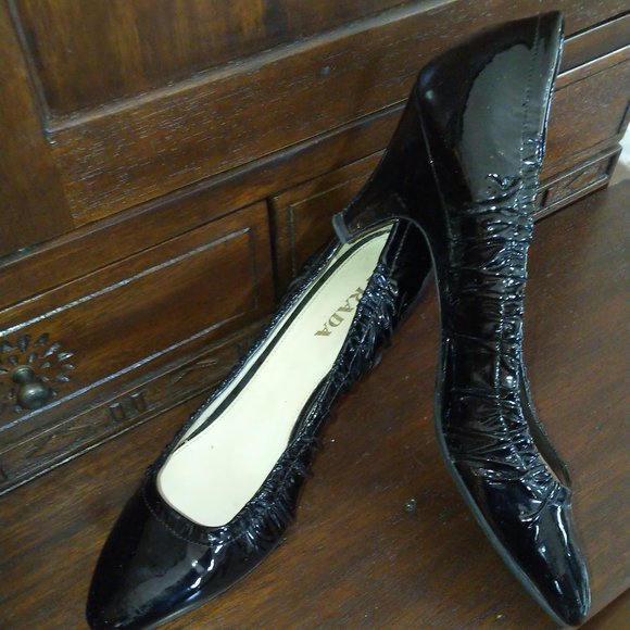 Prada Shoes - Read! 39.5 VGUC Black Prada Patent Leather Pumps - heel call out TRR